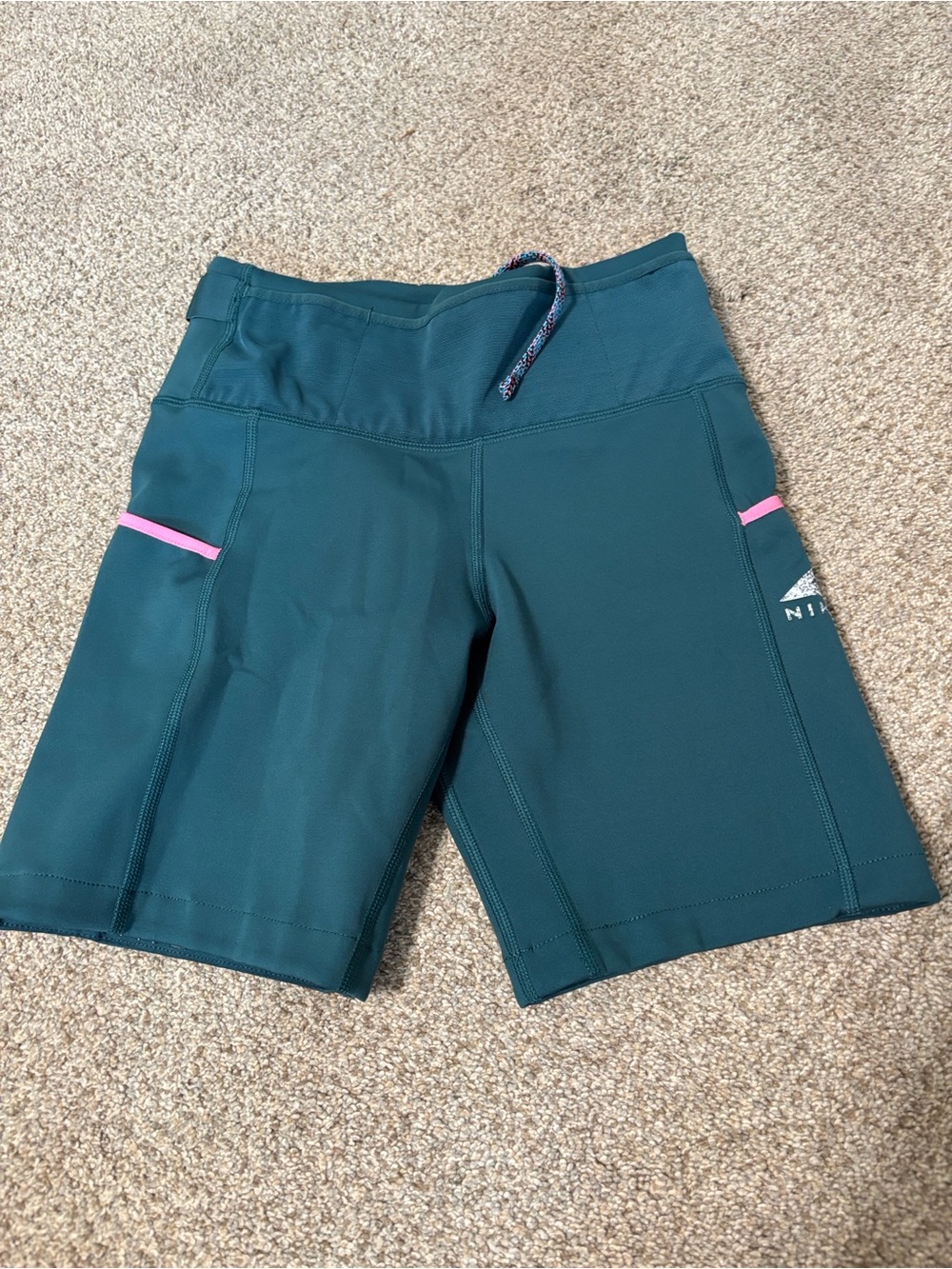 Nike Trail Teal/Pink Accents Compression Shorts XS W (side pockets/ back zipper)